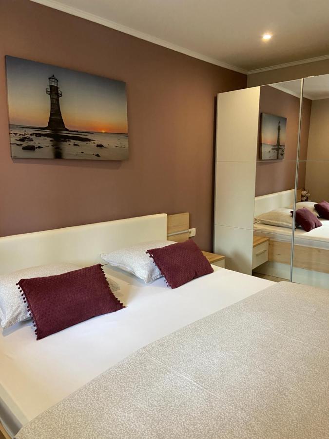 Apartman Petra Gustirna Buitenkant foto