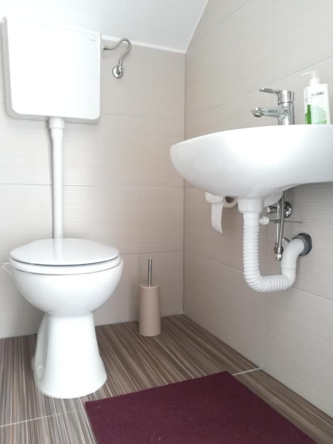 Apartman Petra Gustirna Buitenkant foto